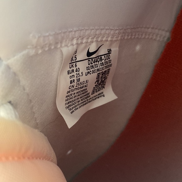 Nike Blazers. Size 8.5 Womens - Picture 4 of 5